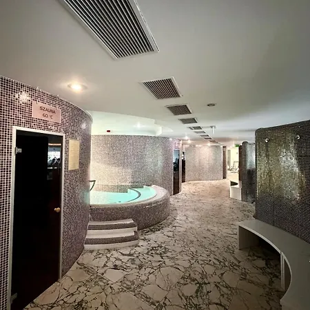 Balaton Skyline Penthouse - Jacuzzi - & Lägenhet Siófok
